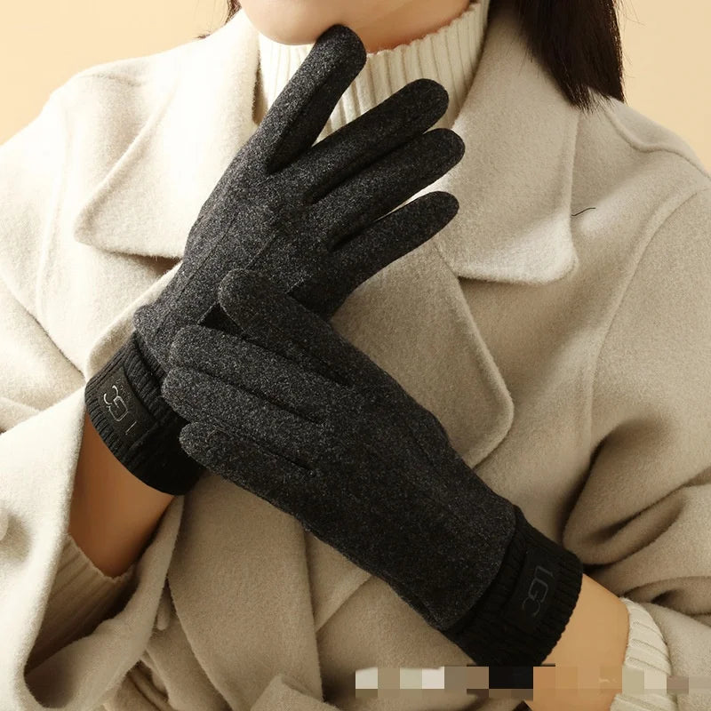 Plush-Lined Cashmere Blend Gloves with Touchscreen Fingertips