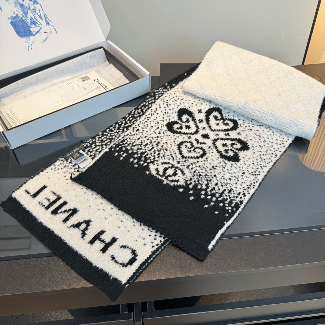 Chanel Ivory and Black Knit Scarf